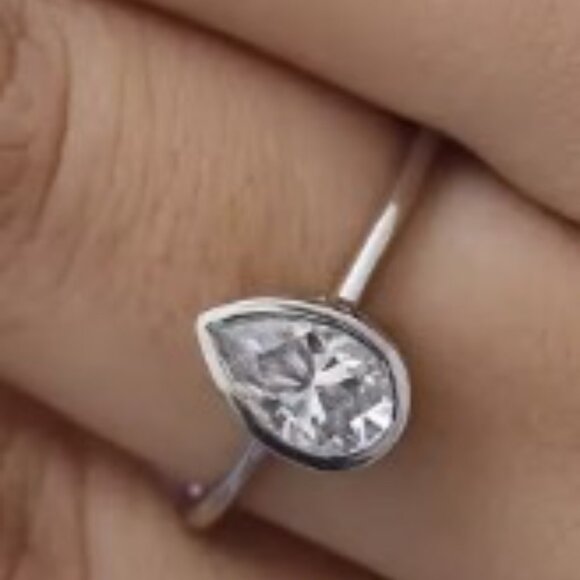 Moissanite Pear Solitare Ring Size 8 - Picture 2 of 4